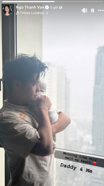Ngô Thanh Vân khoe Huy Trần khéo chăm con, lần đầu làm bố mà vỗ ợ hơi cho ái nữ cực chuẩn- Ảnh 1. Ngô Thanh Vân khoe Huy Trần khéo chăm con, lần đầu làm bố mà vỗ ợ hơi cho ái nữ cực chuẩn- Ảnh 1.