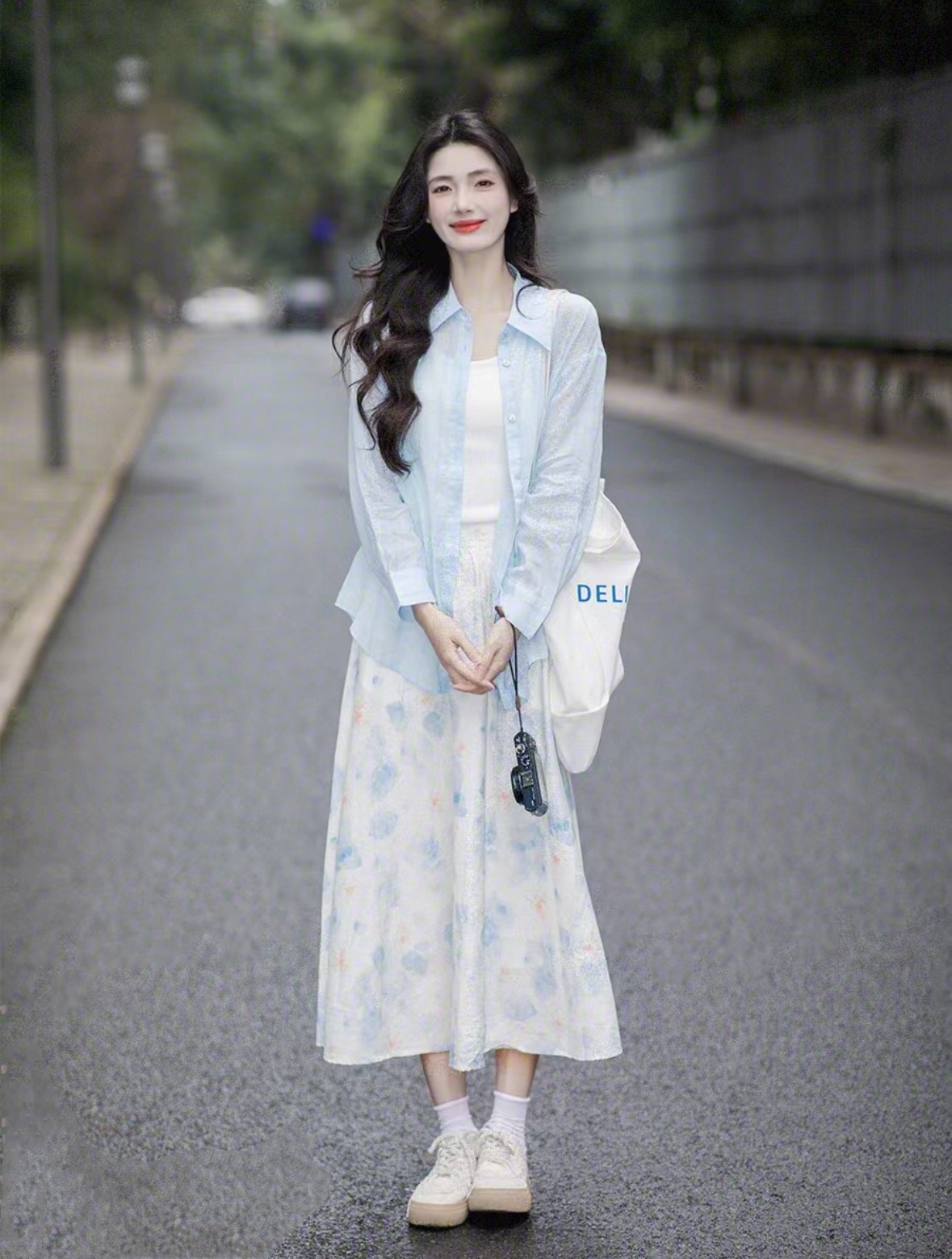 Tôi từng bị chê mặc váy hoa nhí trông sến, giờ thì ai cũng khen sang trọng- Ảnh 6. Tôi từng bị chê mặc váy hoa nhí trông sến, giờ thì ai cũng khen sang trọng- Ảnh 6.