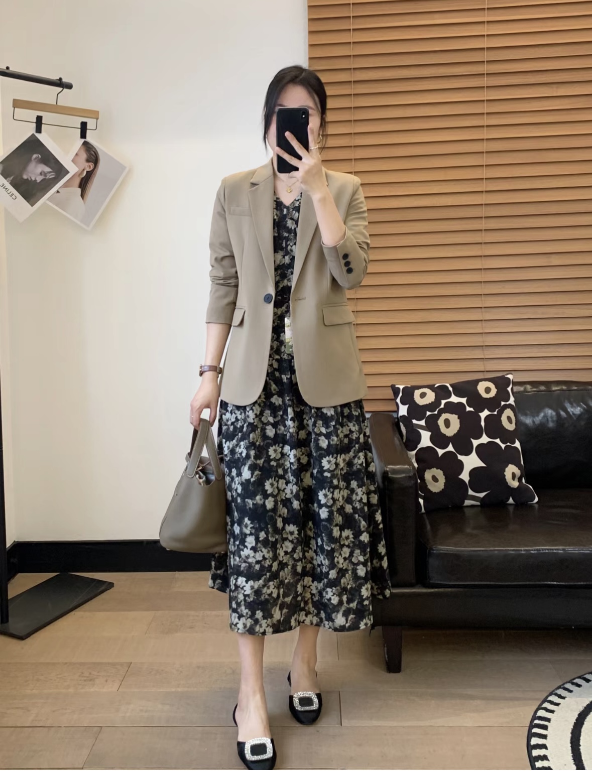 Tôi từng bị chê mặc váy hoa nhí trông sến, giờ thì ai cũng khen sang trọng- Ảnh 4. Tôi từng bị chê mặc váy hoa nhí trông sến, giờ thì ai cũng khen sang trọng- Ảnh 4.