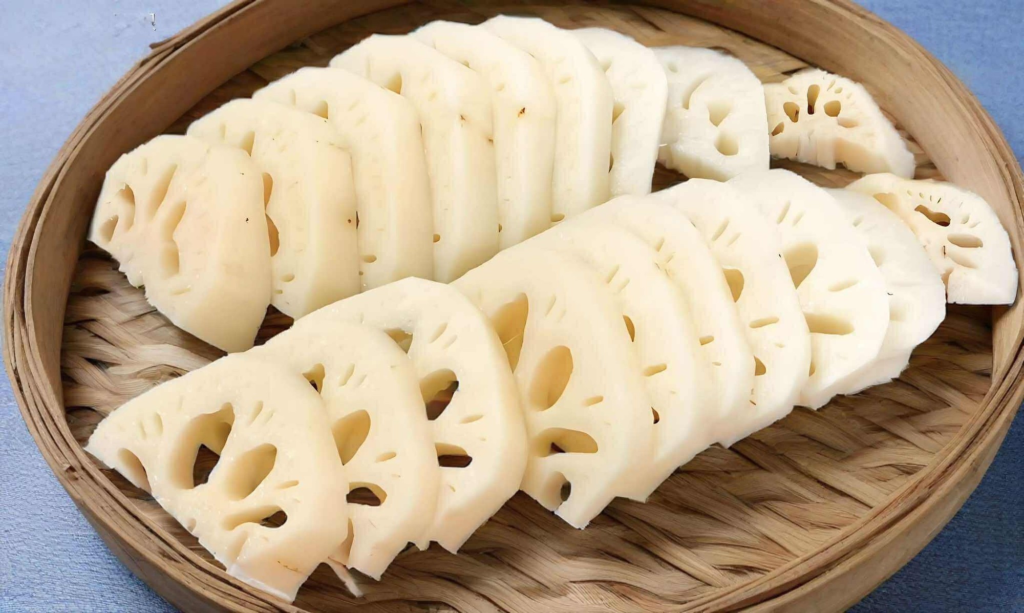 Khi nấu canh củ sen, 99% mọi người sai lầm vì thao tác này: Sửa ngay để món canh ngọt ngon mà không bị thâm đen- Ảnh 1. Khi nấu canh củ sen, 99% mọi người sai lầm vì thao tác này: Sửa ngay để món canh ngọt ngon mà không bị thâm đen- Ảnh 1.