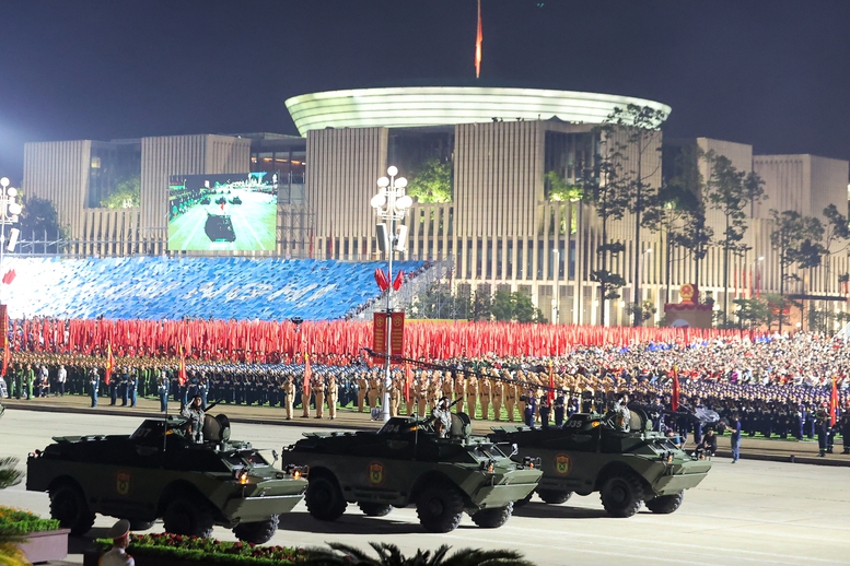 Sơ duyệt Diễu binh, diễu hành A80: Thể hiện khí thế hào hùng, sức mạnh của lực lượng vũ trang nhân dân- Ảnh 7. Sơ duyệt Diễu binh, diễu hành A80: Thể hiện khí thế hào hùng, sức mạnh của lực lượng vũ trang nhân dân- Ảnh 7.