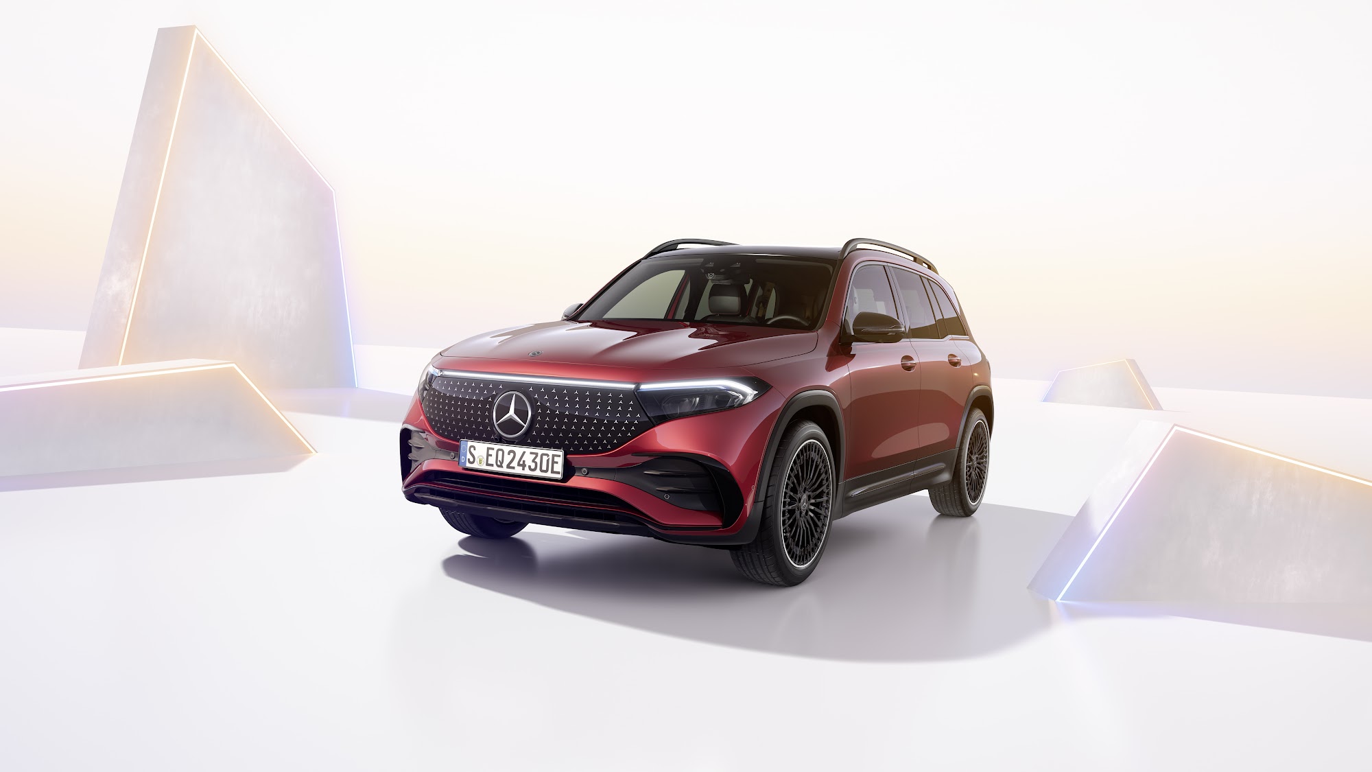 Mercedes-Benz EQB 250+ FL ra mắt tại Việt Nam: SUV thuần điện, tầm hoạt động 537 km, giá hơn 2,3 tỷ đồng- Ảnh 1. Mercedes-Benz EQB 250+ FL ra mắt tại Việt Nam: SUV thuần điện, tầm hoạt động 537 km, giá hơn 2,3 tỷ đồng- Ảnh 1.