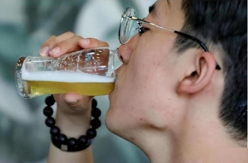 Nam giới lâu ngày không uống rượu bia có lợi ích gì?- Ảnh 1. Nam giới lâu ngày không uống rượu bia có lợi ích gì?- Ảnh 1.