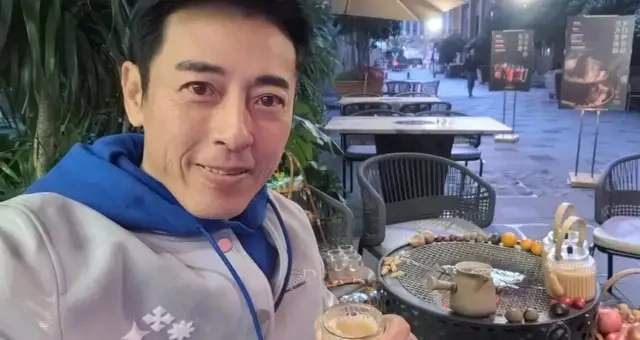 “Lệnh Hồ Xung đẹp trai nhất” nhập viện cấp cứu vì viêm phổi- Ảnh 3. “Lệnh Hồ Xung đẹp trai nhất” nhập viện cấp cứu vì viêm phổi- Ảnh 3.