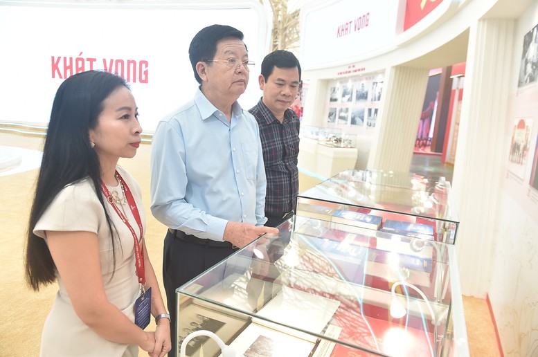 Các gian hàng đã sẵn sàng cho ngày khai mạc Triển lãm- Ảnh 2. Các gian hàng đã sẵn sàng cho ngày khai mạc Triển lãm- Ảnh 2.