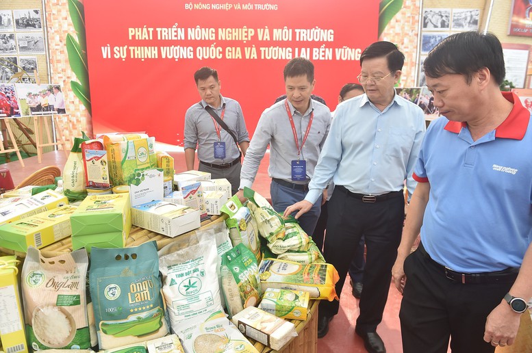 Các gian hàng đã sẵn sàng cho ngày khai mạc Triển lãm- Ảnh 1. Các gian hàng đã sẵn sàng cho ngày khai mạc Triển lãm- Ảnh 1.
