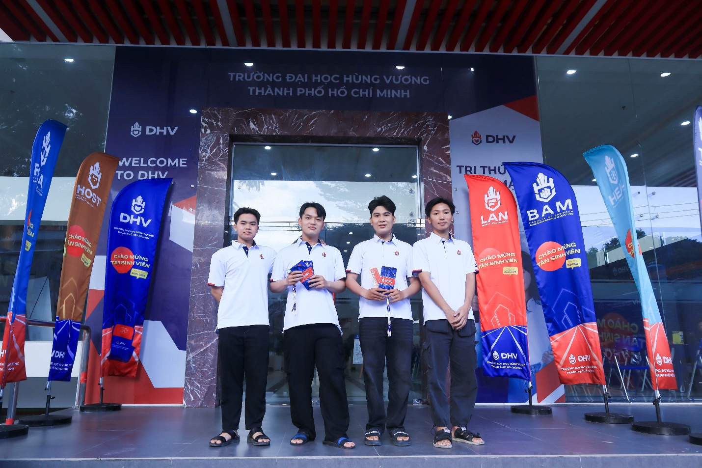 Trường Đại học Hùng Vương TP.HCM mở xét tuyển bổ sung: Cơ hội cuối cho 2K7 chạm tới giảng đường mơ ước- Ảnh 1. Trường Đại học Hùng Vương TP.HCM mở xét tuyển bổ sung: Cơ hội cuối cho 2K7 chạm tới giảng đường mơ ước- Ảnh 1.
