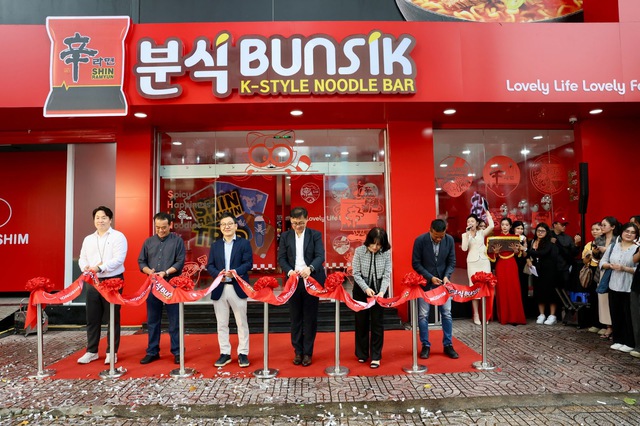 Pop-up Store Nongshim lần đầu xuất hiện tại Việt Nam, trở thành điểm đến thu hút giới trẻ- Ảnh 1. Pop-up Store Nongshim lần đầu xuất hiện tại Việt Nam, trở thành điểm đến thu hút giới trẻ- Ảnh 1.