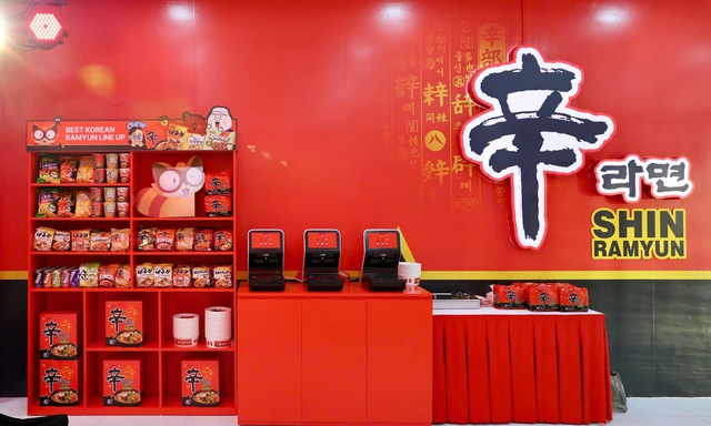 Pop-up Store Nongshim lần đầu xuất hiện tại Việt Nam, trở thành điểm đến thu hút giới trẻ- Ảnh 2. Pop-up Store Nongshim lần đầu xuất hiện tại Việt Nam, trở thành điểm đến thu hút giới trẻ- Ảnh 2.