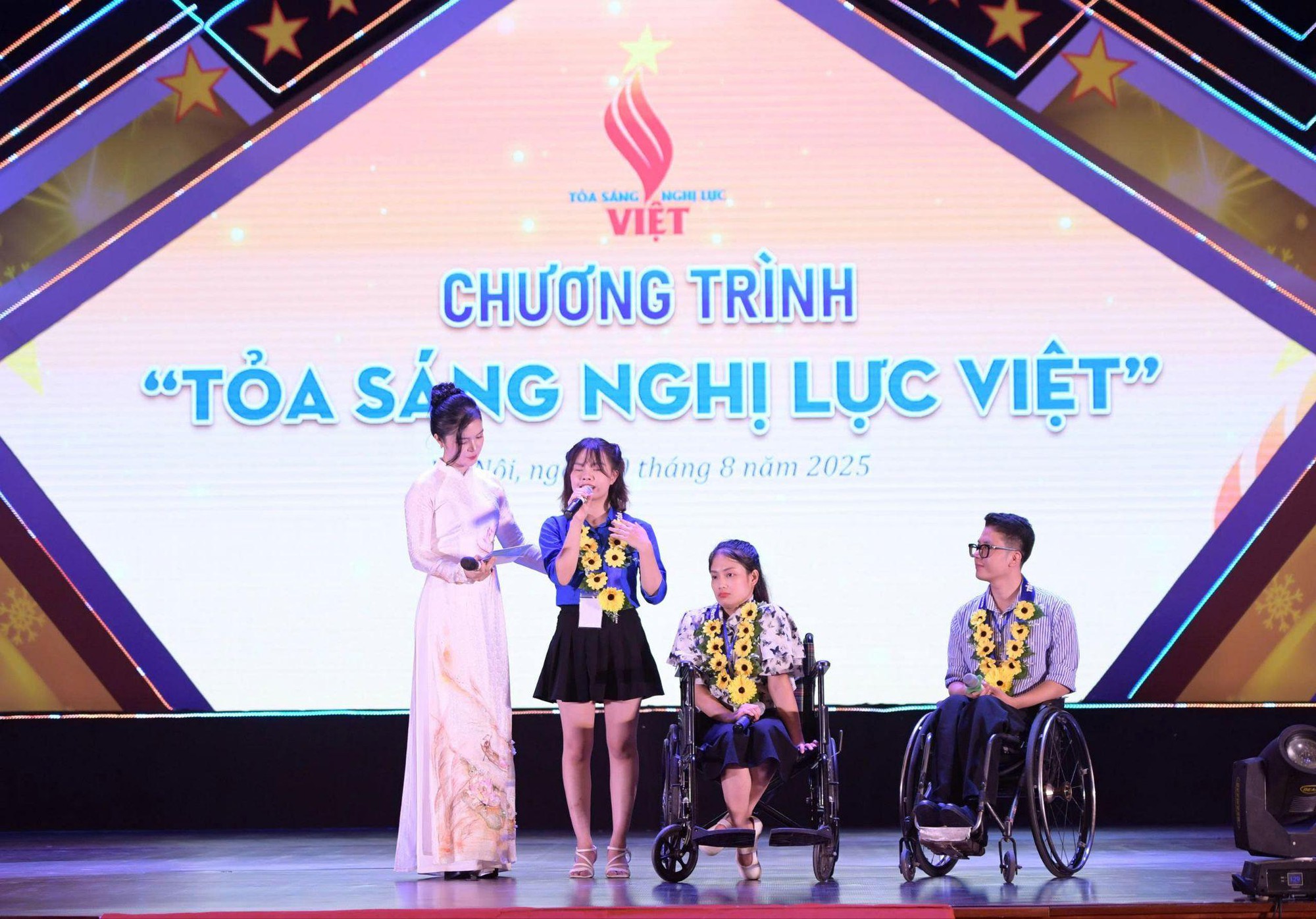 Xúc động 25 câu chuyện bền bỉ tạo thành công tại “Tỏa sáng Nghị lực Việt” 2025- Ảnh 2.