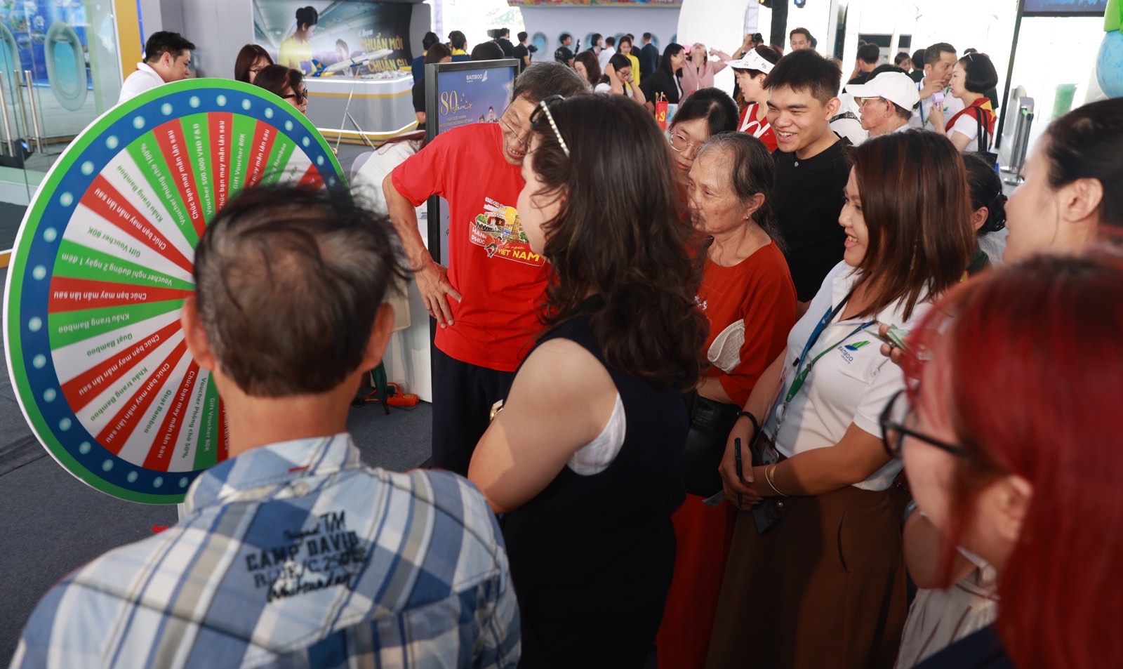 Hàng ngàn lượt khách ghé thăm không gian trưng bày của Bamboo Airways trong ngày đầu Triển lãm Thành tựu Đất nước- Ảnh 7. Hàng ngàn lượt khách ghé thăm không gian trưng bày của Bamboo Airways trong ngày đầu Triển lãm Thành tựu Đất nước- Ảnh 7.