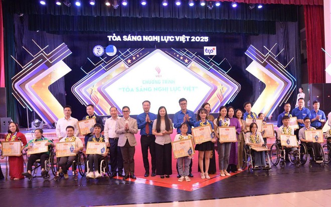Xúc động 25 câu chuyện bền bỉ tạo thành công tại “Tỏa sáng Nghị lực Việt” 2025- Ảnh 1.