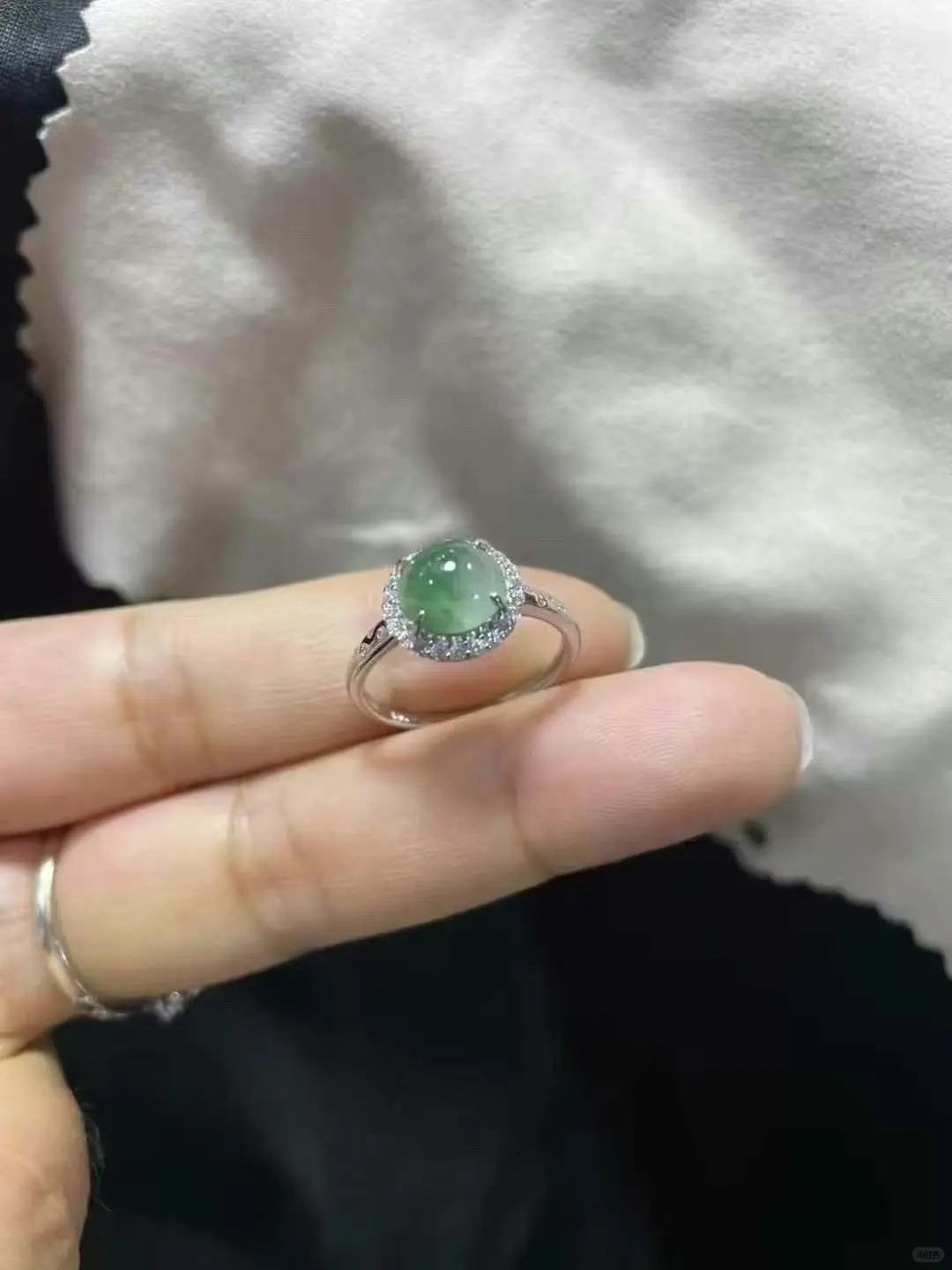 Vì sao các phú bà lich tuong thuat truc tiep bong da hom nay Quốc ưa đeo ngọc phỉ thúy?- Ảnh 7.