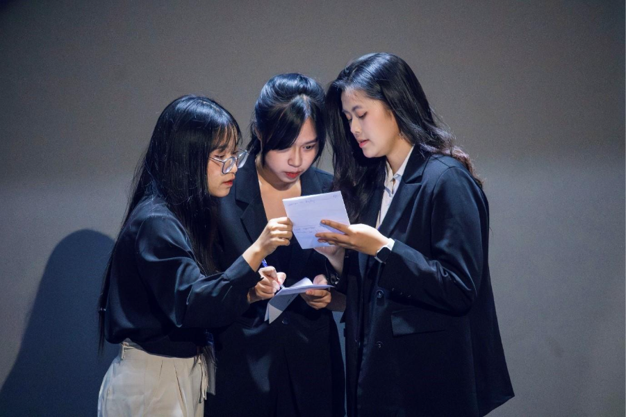 Khi Gen Z kể chuyện Việt bằng ngôn ngữ thời trang- Ảnh 1. Khi Gen Z kể chuyện Việt bằng ngôn ngữ thời trang- Ảnh 1.