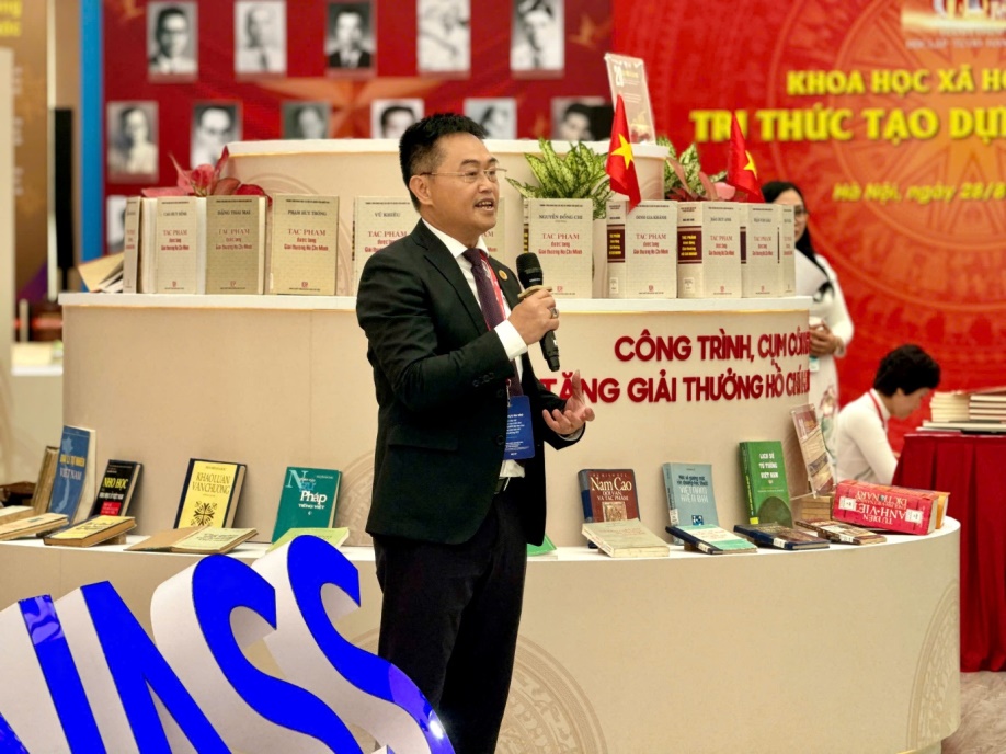 Khai mạc gian triển lãm “Khoa học xã hội Việt Nam nhân dịp kỷ niệm 80 năm Ngày Quốc khánh 2/9- Ảnh 3. Khai mạc gian triển lãm “Khoa học xã hội Việt Nam nhân dịp kỷ niệm 80 năm Ngày Quốc khánh 2/9- Ảnh 3.