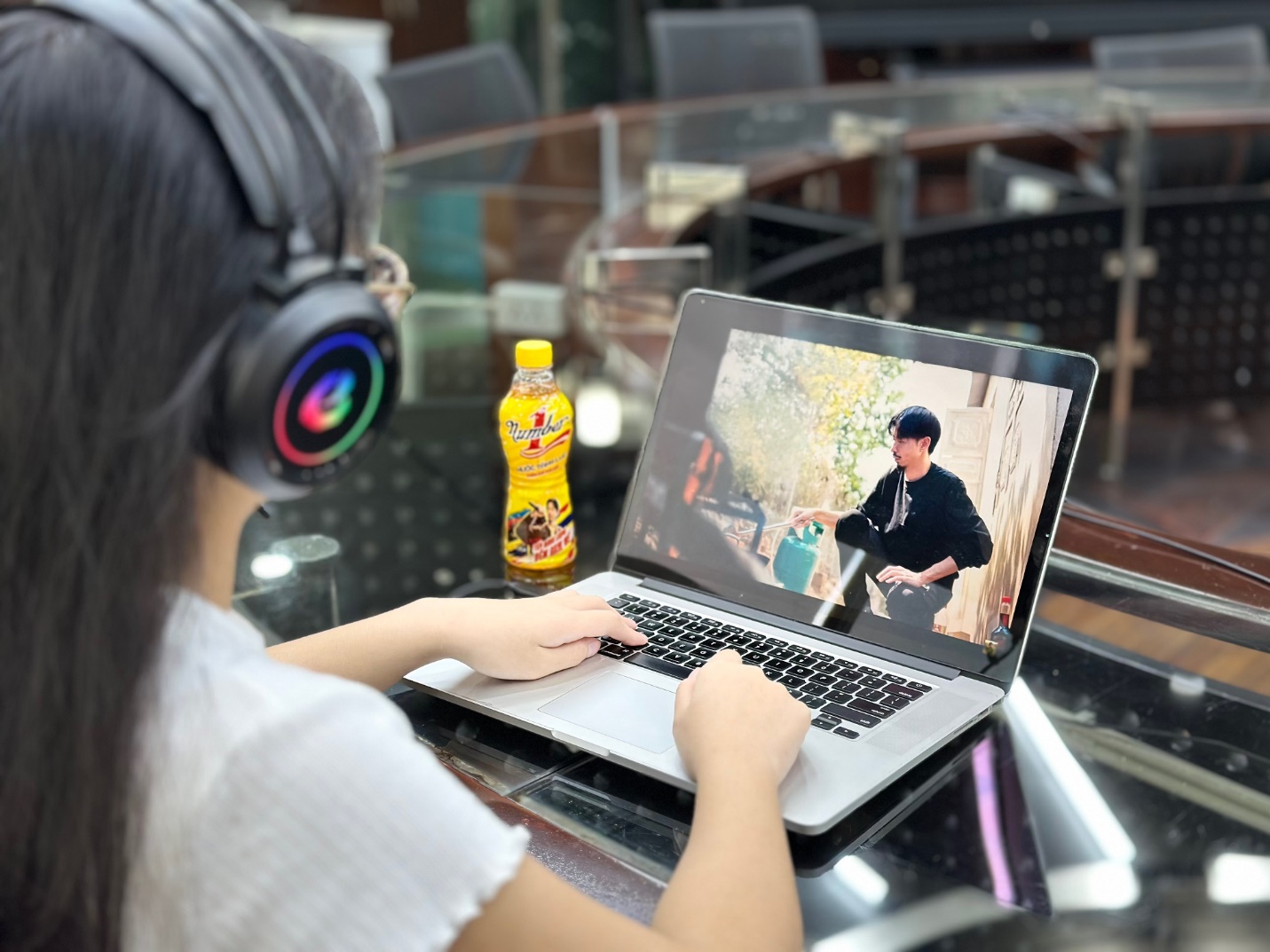 Người trẻ chia sẻ cách tiếp năng lượng để trở thành phiên bản tốt hơn của chính mình- Ảnh 1. Người trẻ chia sẻ cách tiếp năng lượng để trở thành phiên bản tốt hơn của chính mình- Ảnh 1.