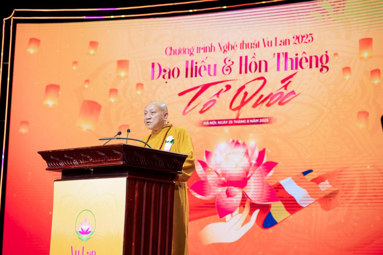 Chương trình Vu Lan 2025 ghi dấu ấn với những màn trình diễn xúc động- Ảnh 3. Chương trình Vu Lan 2025 ghi dấu ấn với những màn trình diễn xúc động- Ảnh 3.