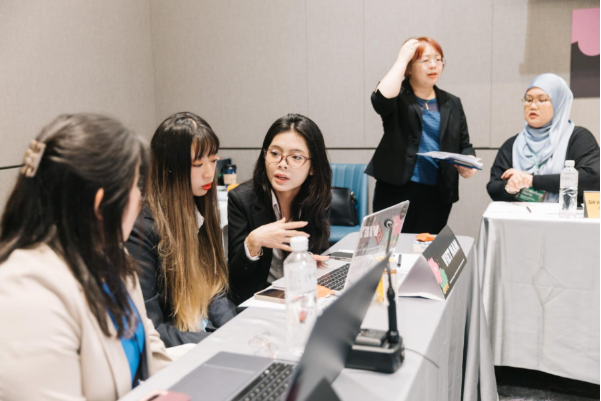 Từ giảng đường đến APEC: Hành trình hội nhập quốc tế của sinh viên HUFLIT- Ảnh 4. Từ giảng đường đến APEC: Hành trình hội nhập quốc tế của sinh viên HUFLIT- Ảnh 4.