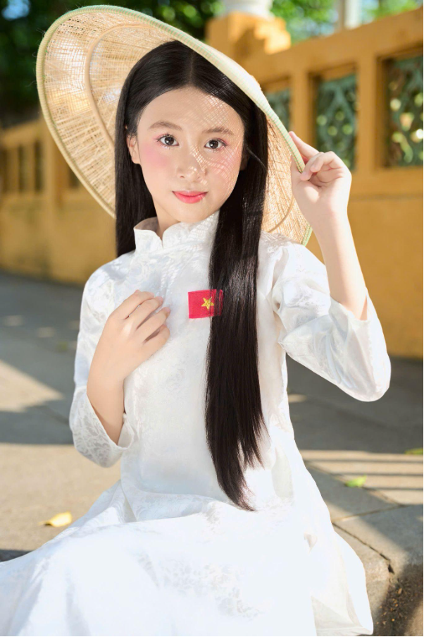Nguyễn Tâm Anh mẫu nhí Gen Alpha kể câu chuyện về tình yêu đất nước qua bộ ảnh đặc biệt- Ảnh 6. Nguyễn Tâm Anh mẫu nhí Gen Alpha kể câu chuyện về tình yêu đất nước qua bộ ảnh đặc biệt- Ảnh 6.