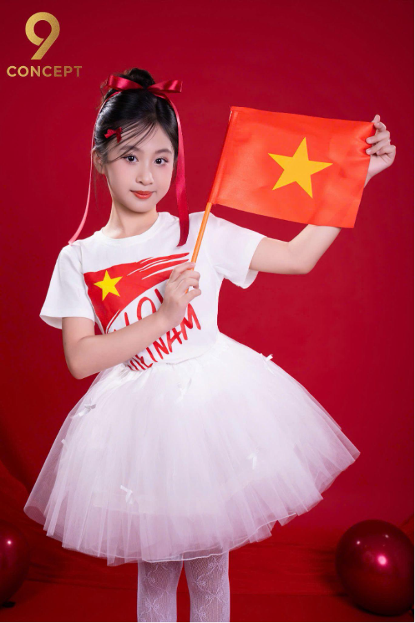 Nguyễn Tâm Anh mẫu nhí Gen Alpha kể câu chuyện về tình yêu đất nước qua bộ ảnh đặc biệt- Ảnh 8. Nguyễn Tâm Anh mẫu nhí Gen Alpha kể câu chuyện về tình yêu đất nước qua bộ ảnh đặc biệt- Ảnh 8.