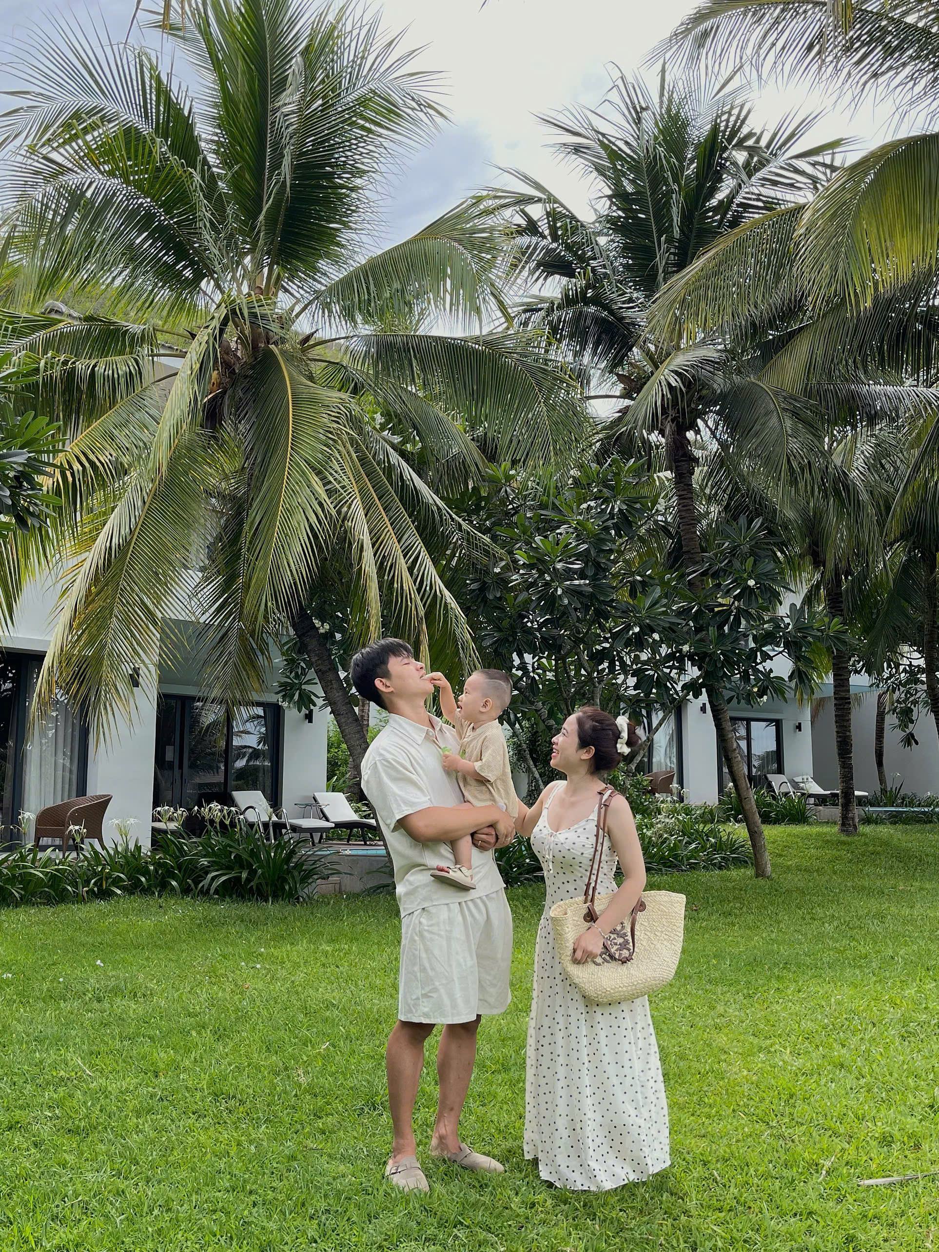 6 năm ở TP.HCM kiếm đủ tiền mua 2 mảnh đất, cặp vợ chồng về Lào Cai xây nhà 2,1 tỷ đồng đẹp như mơ: Chênh lệch thu nhập gây bất ngờ!- Ảnh 1.