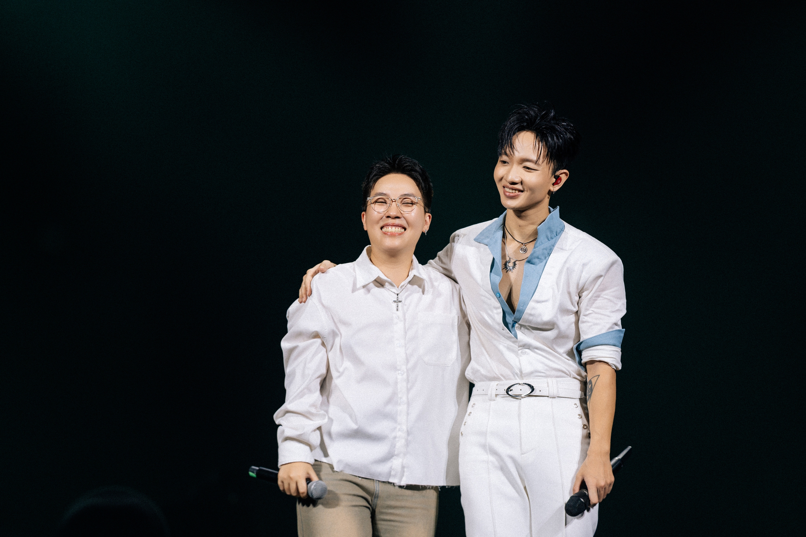 Hoàng Dũng mang 10 năm làm nhạc lên sân khấu concert “Xoay Tròn”- Ảnh 4. Hoàng Dũng mang 10 năm làm nhạc lên sân khấu concert “Xoay Tròn”- Ảnh 4.