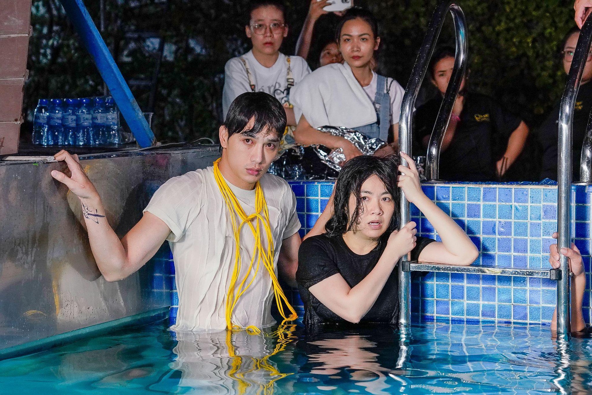 Phim “Chị ngã em nâng” tung first look, Lê Khánh vượt qua nỗi sợ hoàn thành cảnh quay nguy hiểm- Ảnh 5. Phim “Chị ngã em nâng” tung first look, Lê Khánh vượt qua nỗi sợ hoàn thành cảnh quay nguy hiểm- Ảnh 5.