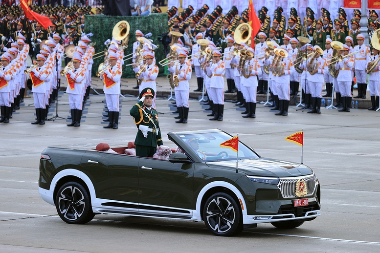 TỔNG THUẬT: Lễ Tổng duyệt chương trình diễu binh, diễu hành kỷ niệm 80 năm Quốc khánh 2/9- Ảnh 7. TỔNG THUẬT: Lễ Tổng duyệt chương trình diễu binh, diễu hành kỷ niệm 80 năm Quốc khánh 2/9- Ảnh 7.