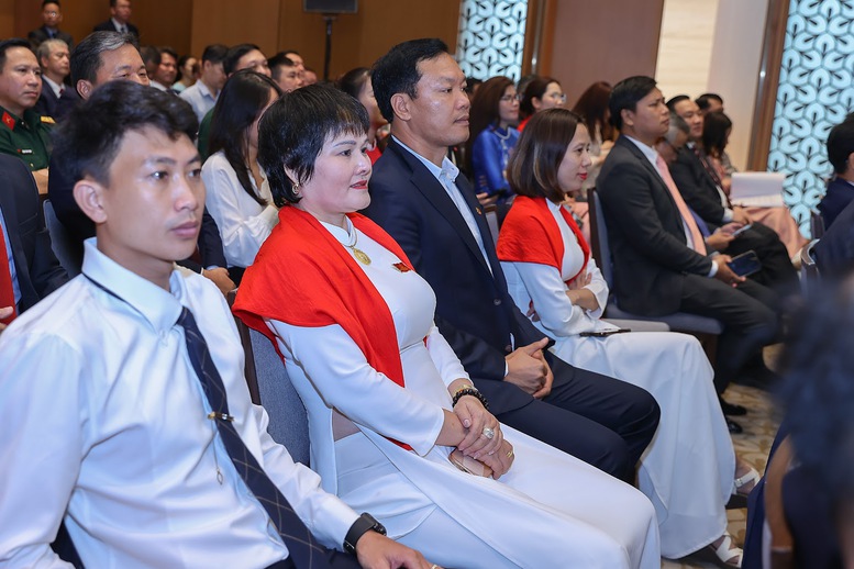 TỔNG THUẬT: Thủ tướng Chính phủ gặp mặt doanh nghiệp- Ảnh 14. TỔNG THUẬT: Thủ tướng Chính phủ gặp mặt doanh nghiệp- Ảnh 14.