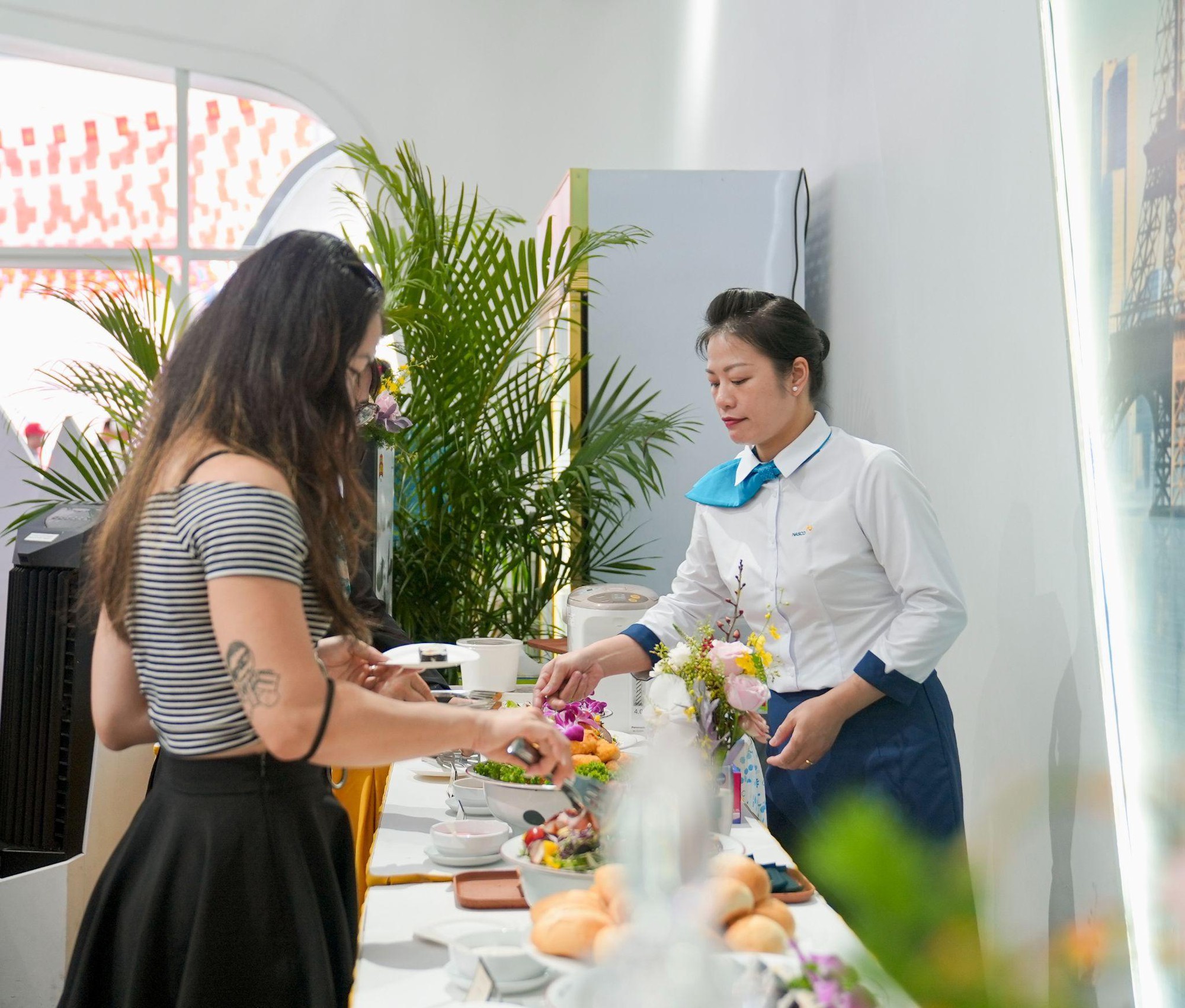 Vietnam Airlines mang trải nghiệm Phòng chờ Bông Sen sang trọng, đẳng cấp quốc tế tới Triển lãm A80- Ảnh 4. Vietnam Airlines mang trải nghiệm Phòng chờ Bông Sen sang trọng, đẳng cấp quốc tế tới Triển lãm A80- Ảnh 4.
