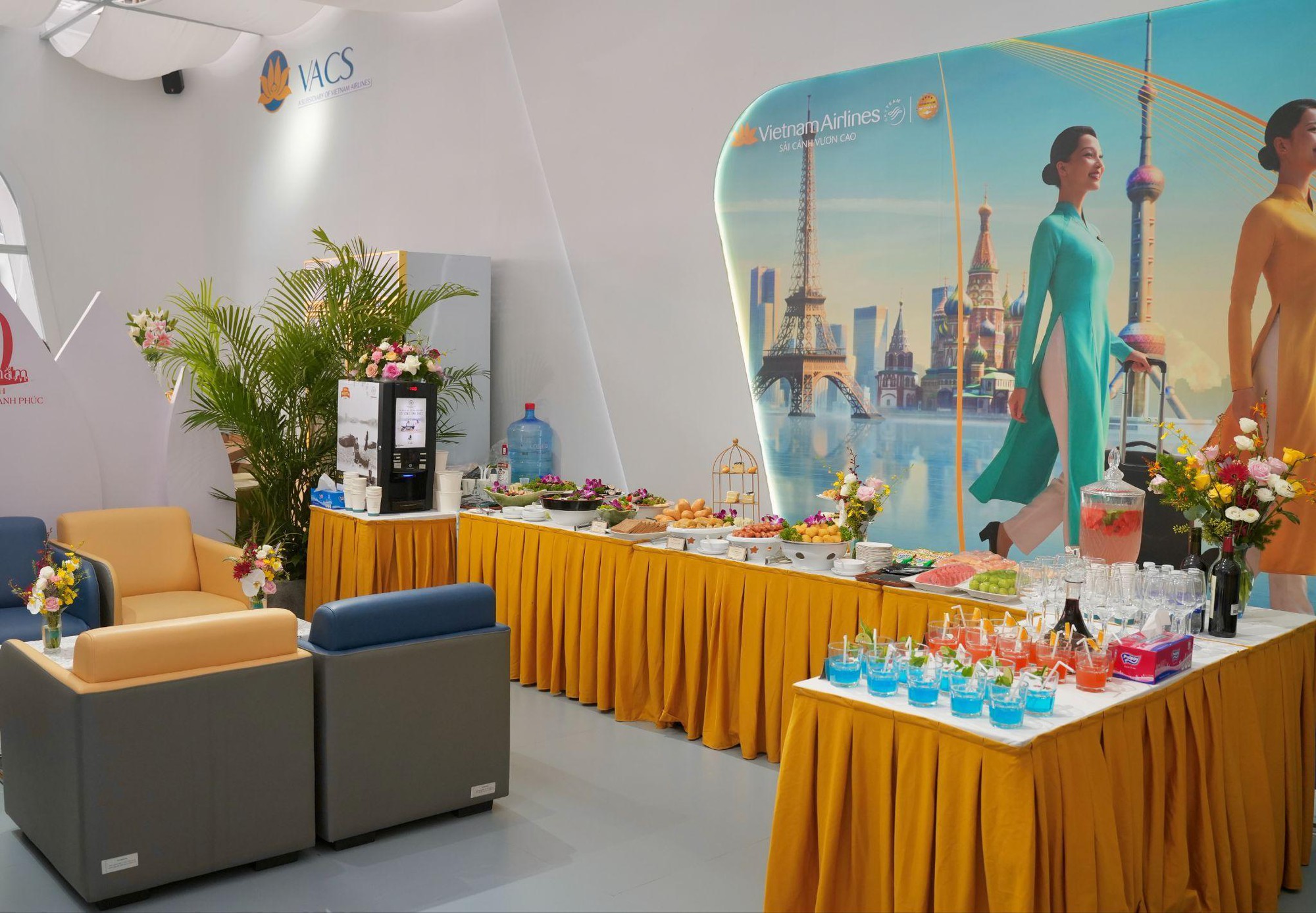 Vietnam Airlines mang trải nghiệm Phòng chờ Bông Sen sang trọng, đẳng cấp quốc tế tới Triển lãm A80- Ảnh 5. Vietnam Airlines mang trải nghiệm Phòng chờ Bông Sen sang trọng, đẳng cấp quốc tế tới Triển lãm A80- Ảnh 5.