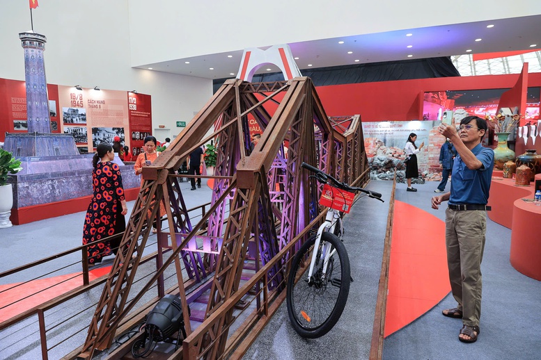 Triển lãm Thành tựu đất nước đón hơn 650.000 lượt khách trong ngày thứ 3 mở cửa- Ảnh 3. Triển lãm Thành tựu đất nước đón hơn 650.000 lượt khách trong ngày thứ 3 mở cửa- Ảnh 3.