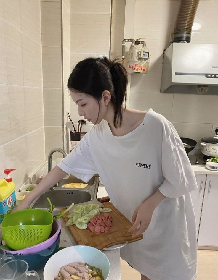 Cô gái 27 tuổi sống một mình ở TP.HCM mitom bong da truc tiepa sẻ bảng mitom bong da truc tiep tiêu 8 triệu/tháng: Không để dành được nhưng cũng không nợ – là sống ổn hay thả trôi tài chính?- Ảnh 2.