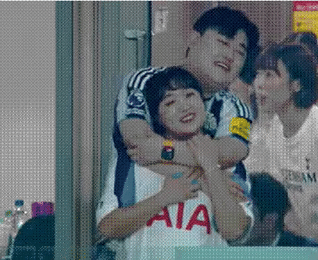 Trận đấu chia tay Son Heung Min hóa lễ trao giải: Park Seo Joon - 2NE1 nô nức check-in, 1 sao nữ tái hiện clip "kiss cam" tai tiếng toàn cầu- Ảnh 6. Trận đấu chia tay Son Heung Min hóa lễ trao giải: Park Seo Joon - 2NE1 nô nức check-in, 1 sao nữ tái hiện clip "kiss cam" tai tiếng toàn cầu- Ảnh 6.