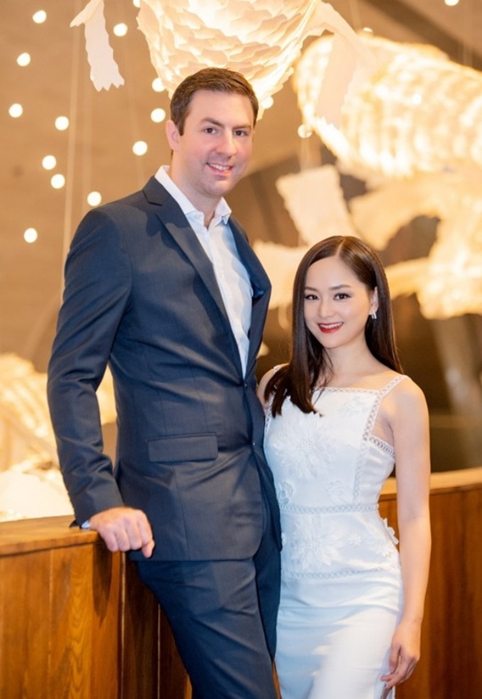 Nữ diễn viên mới ly thân chồng Tây: "Người ta đã chồng tiền và tôi chuẩn bị ra gặp họ"- Ảnh 2. Nữ diễn viên mới ly thân chồng Tây: "Người ta đã chồng tiền và tôi chuẩn bị ra gặp họ"- Ảnh 2.