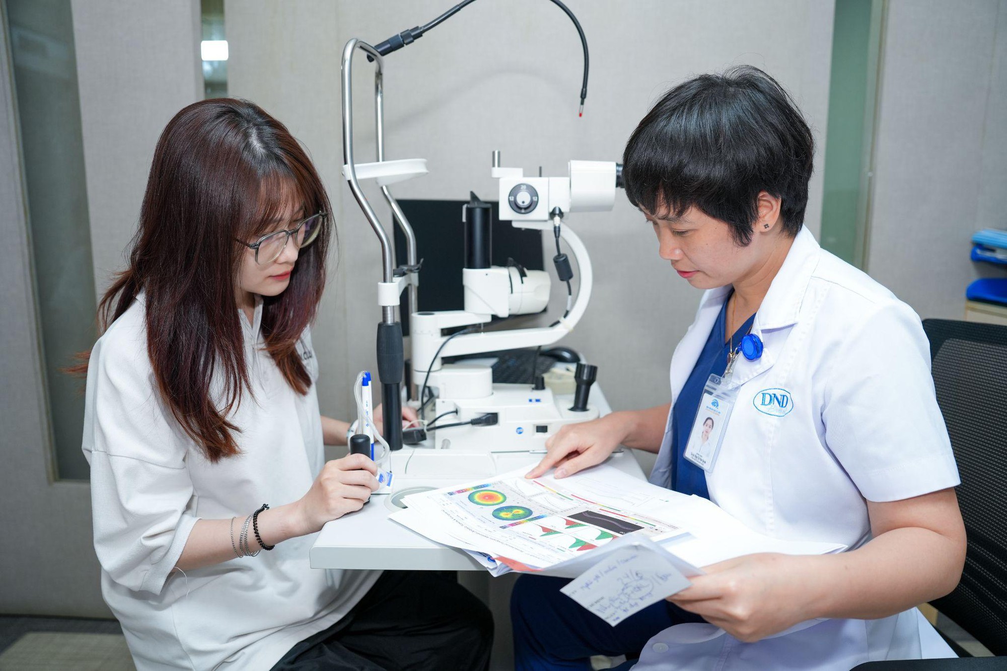Thanh xuân có bao lâu mà cứ đeo kính mãi? Thi xong rồi, “thoát cận” vào đại học thôi!- Ảnh 2. Thanh xuân có bao lâu mà cứ đeo kính mãi? Thi xong rồi, “thoát cận” vào đại học thôi!- Ảnh 2.