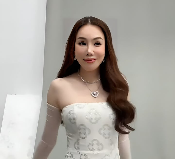 Sao nữ Vbiz bị hỏng mặt vì kem trộn, khắc phục nhiều tới mức bị gán là nghiện thẩm mỹ- Ảnh 8. Sao nữ Vbiz bị hỏng mặt vì kem trộn, khắc phục nhiều tới mức bị gán là nghiện thẩm mỹ- Ảnh 8.