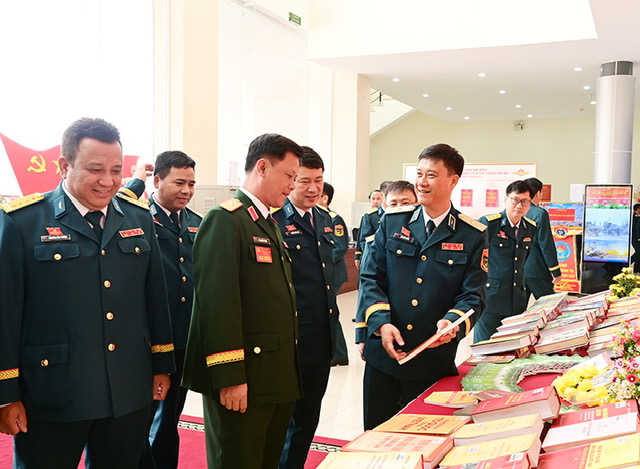 Khai mạc Đại hội đại biểu Đảng bộ Quân chủng Phòng không - Không quân lần thứ XI, nhiệm kỳ 2025-2030- Ảnh 7. Khai mạc Đại hội đại biểu Đảng bộ Quân chủng Phòng không - Không quân lần thứ XI, nhiệm kỳ 2025-2030- Ảnh 7.