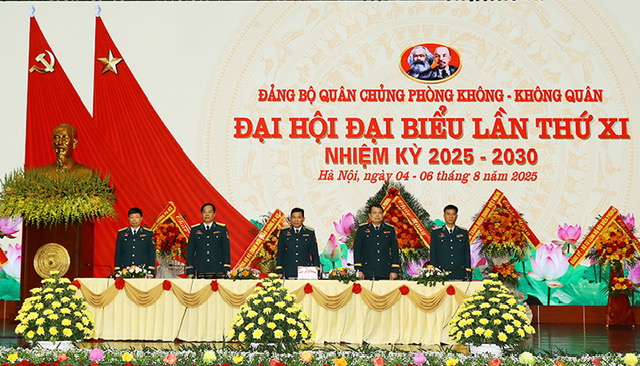 Khai mạc Đại hội đại biểu Đảng bộ Quân chủng Phòng không - Không quân lần thứ XI, nhiệm kỳ 2025-2030- Ảnh 4. Khai mạc Đại hội đại biểu Đảng bộ Quân chủng Phòng không - Không quân lần thứ XI, nhiệm kỳ 2025-2030- Ảnh 4.
