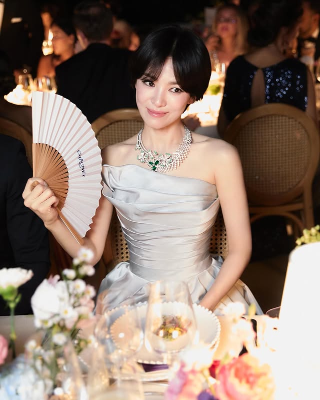 Giai thoại “mỹ nhân hao trai” của Song Hye Kyo bắt nguồn như thế nào?- Ảnh 13. Giai thoại “mỹ nhân hao trai” của Song Hye Kyo bắt nguồn như thế nào?- Ảnh 13.