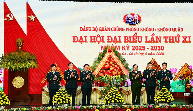 Khai mạc Đại hội đại biểu Đảng bộ Quân chủng Phòng không - Không quân lần thứ XI, nhiệm kỳ 2025-2030- Ảnh 3. Khai mạc Đại hội đại biểu Đảng bộ Quân chủng Phòng không - Không quân lần thứ XI, nhiệm kỳ 2025-2030- Ảnh 3.