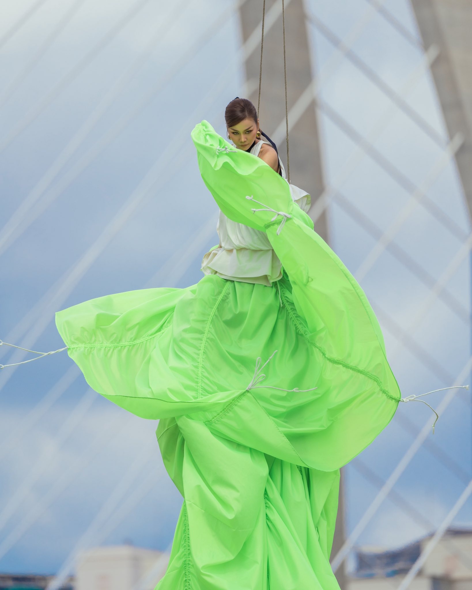 Điểm lại những lần Thanh Hằng gặp "kiếp nạn" vì catwalk, tạo dáng
- Ảnh 1.