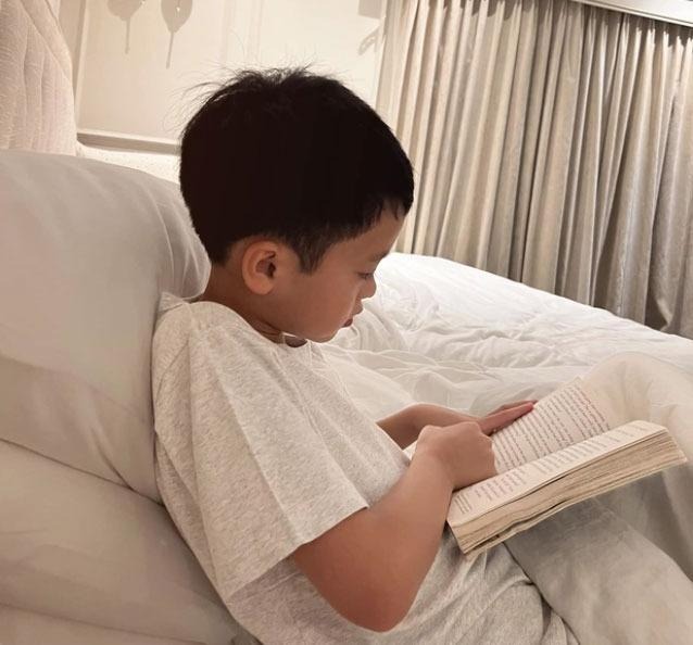 Ông xã thiếu gia của ngọc nữ showbiz, là một trong những người thừa kế gia tộc hàng nghìn tỷ vẫn tự tay chăm con từ nhỏ đến lớn- Ảnh 4. Ông xã thiếu gia của ngọc nữ showbiz, là một trong những người thừa kế gia tộc hàng nghìn tỷ vẫn tự tay chăm con từ nhỏ đến lớn- Ảnh 4.