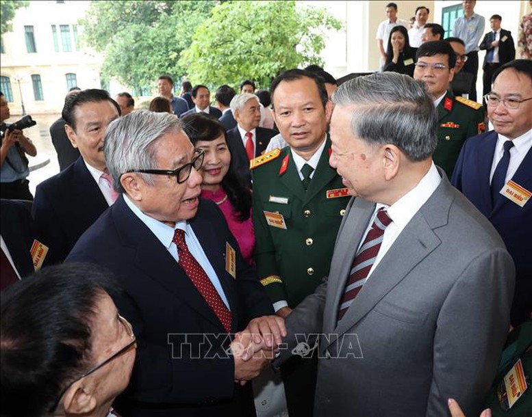 Tổng Bí thư: Trí thức, nhà khoa học, văn nghệ sĩ tiếp tục là lực lượng tiên phong mở đường cho dân tộc tiến lên mạnh mẽ- Ảnh 5. Tổng Bí thư: Trí thức, nhà khoa học, văn nghệ sĩ tiếp tục là lực lượng tiên phong mở đường cho dân tộc tiến lên mạnh mẽ- Ảnh 5.