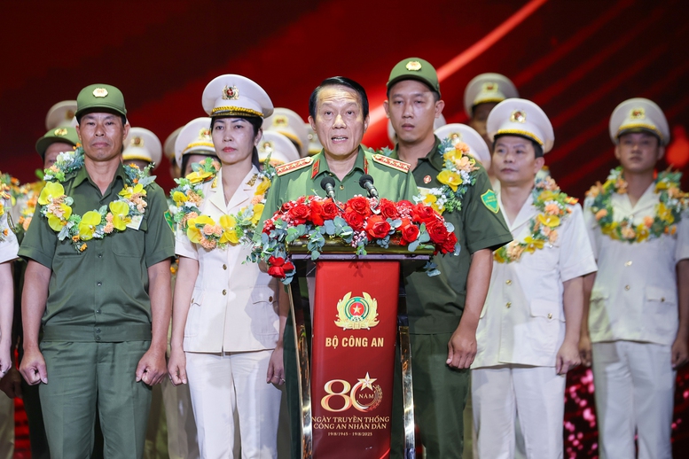 Thủ tướng Phạm Minh Chính dự Đại hội Thi đua 'Vì an ninh Tổ quốc' lần thứ IX- Ảnh 6. Thủ tướng Phạm Minh Chính dự Đại hội Thi đua 'Vì an ninh Tổ quốc' lần thứ IX- Ảnh 6.