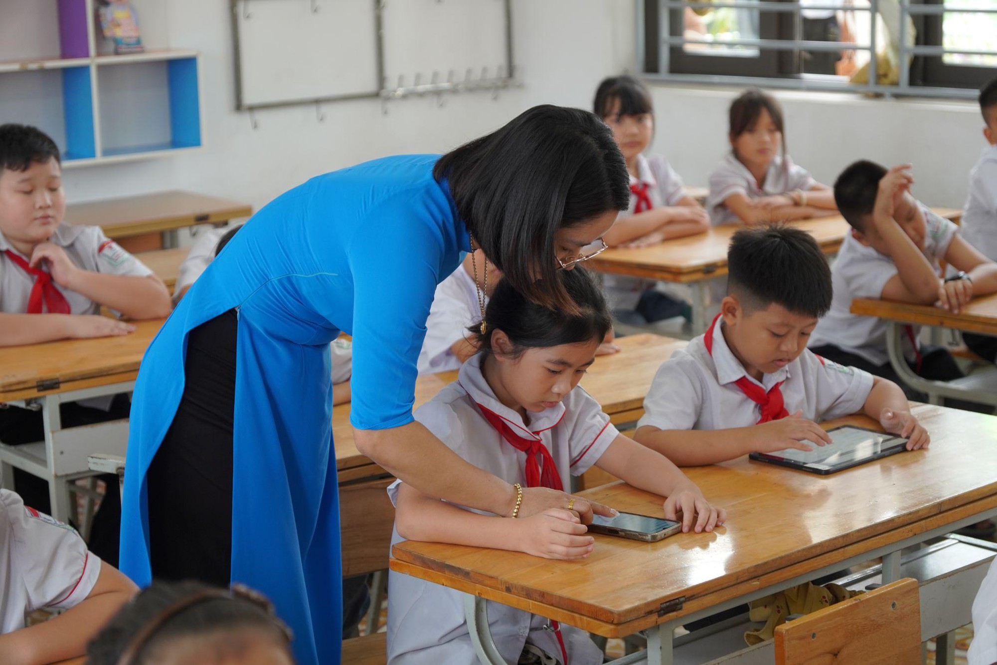 Khan Academy Vietnam đồng hành cùng ngành giáo dục hiện thực hóa “bình dân học vụ số” và chuyển đổi số hiệu quả- Ảnh 2. Khan Academy Vietnam đồng hành cùng ngành giáo dục hiện thực hóa “bình dân học vụ số” và chuyển đổi số hiệu quả- Ảnh 2.