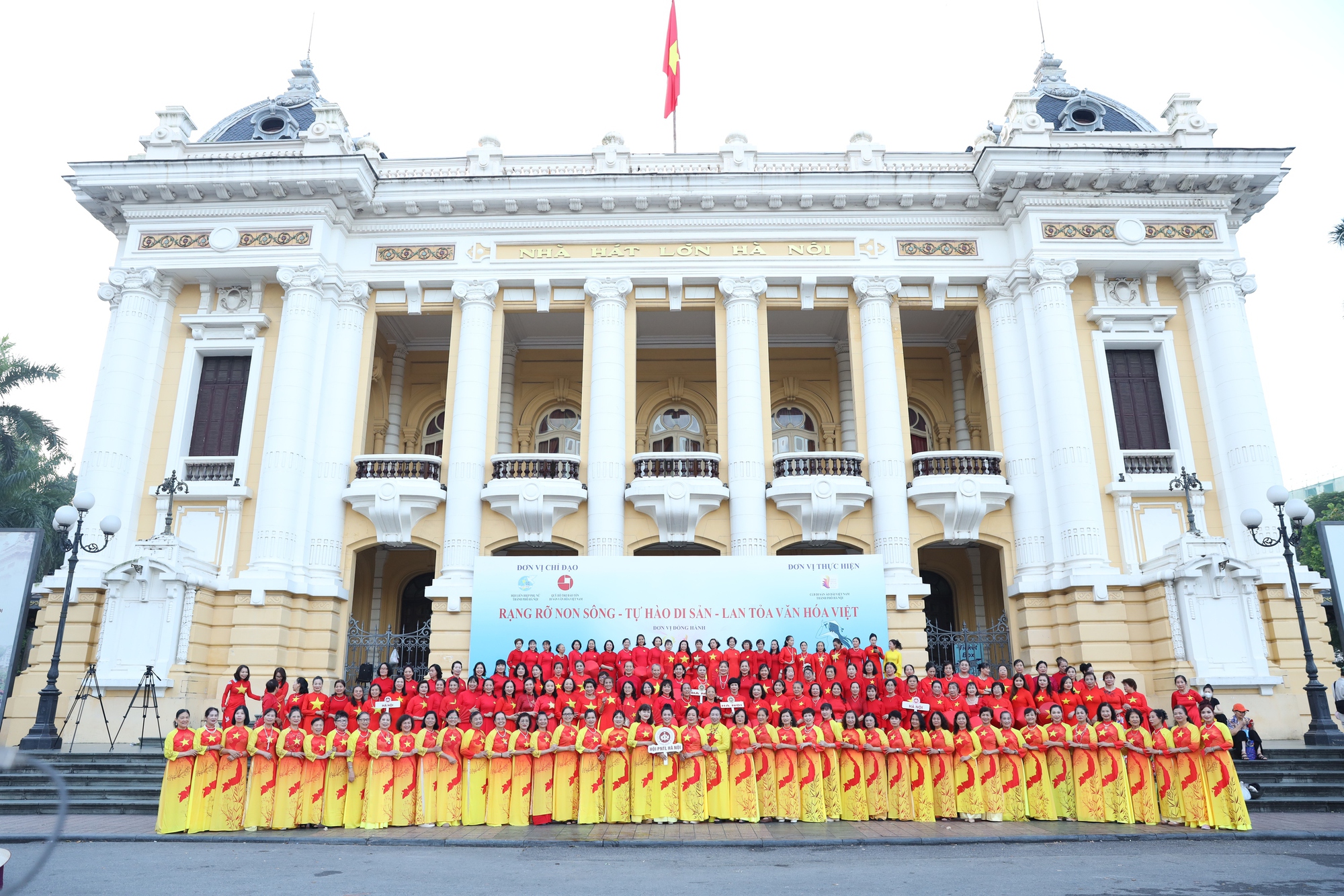 Di sản áo dài