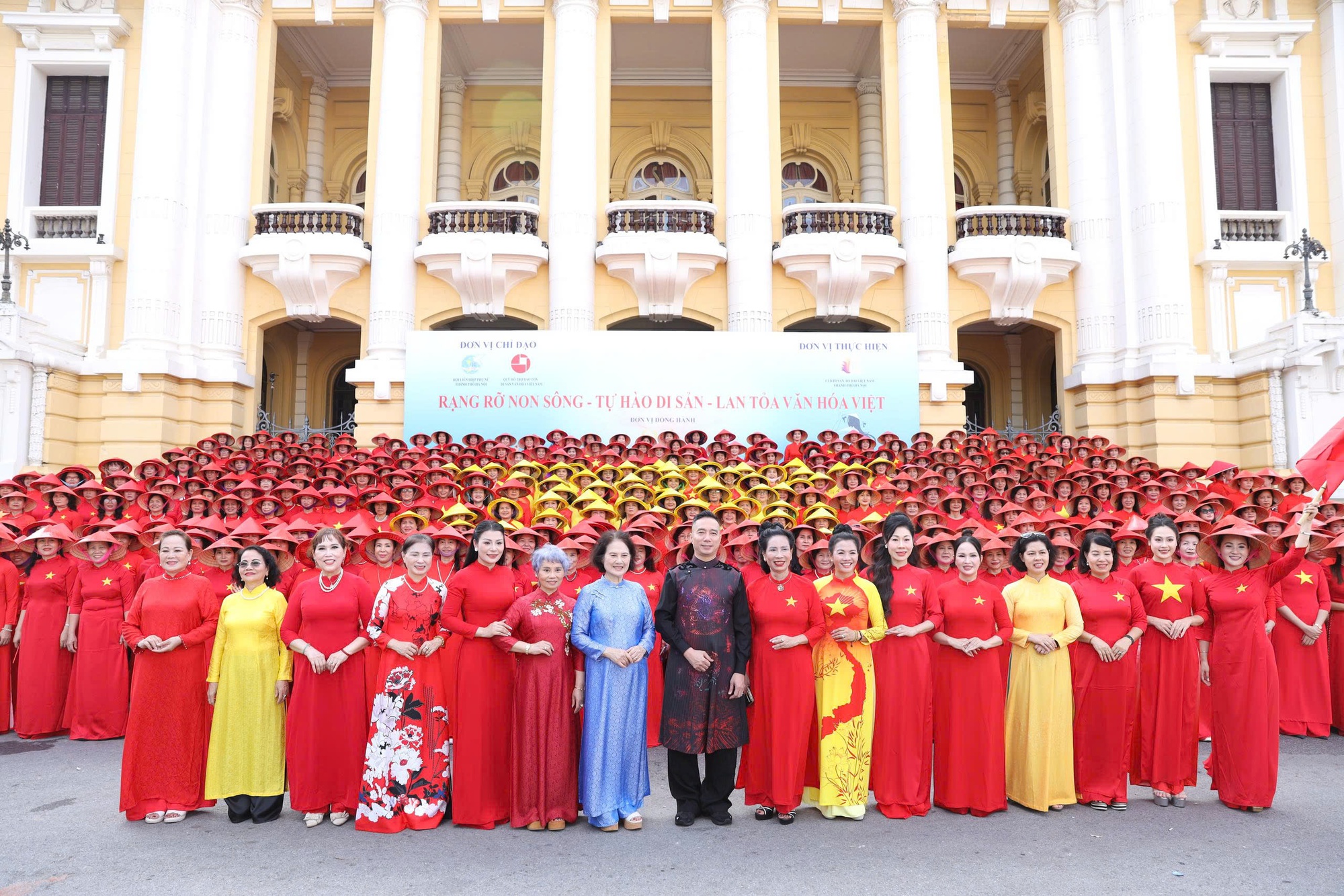 Di sản áo dài