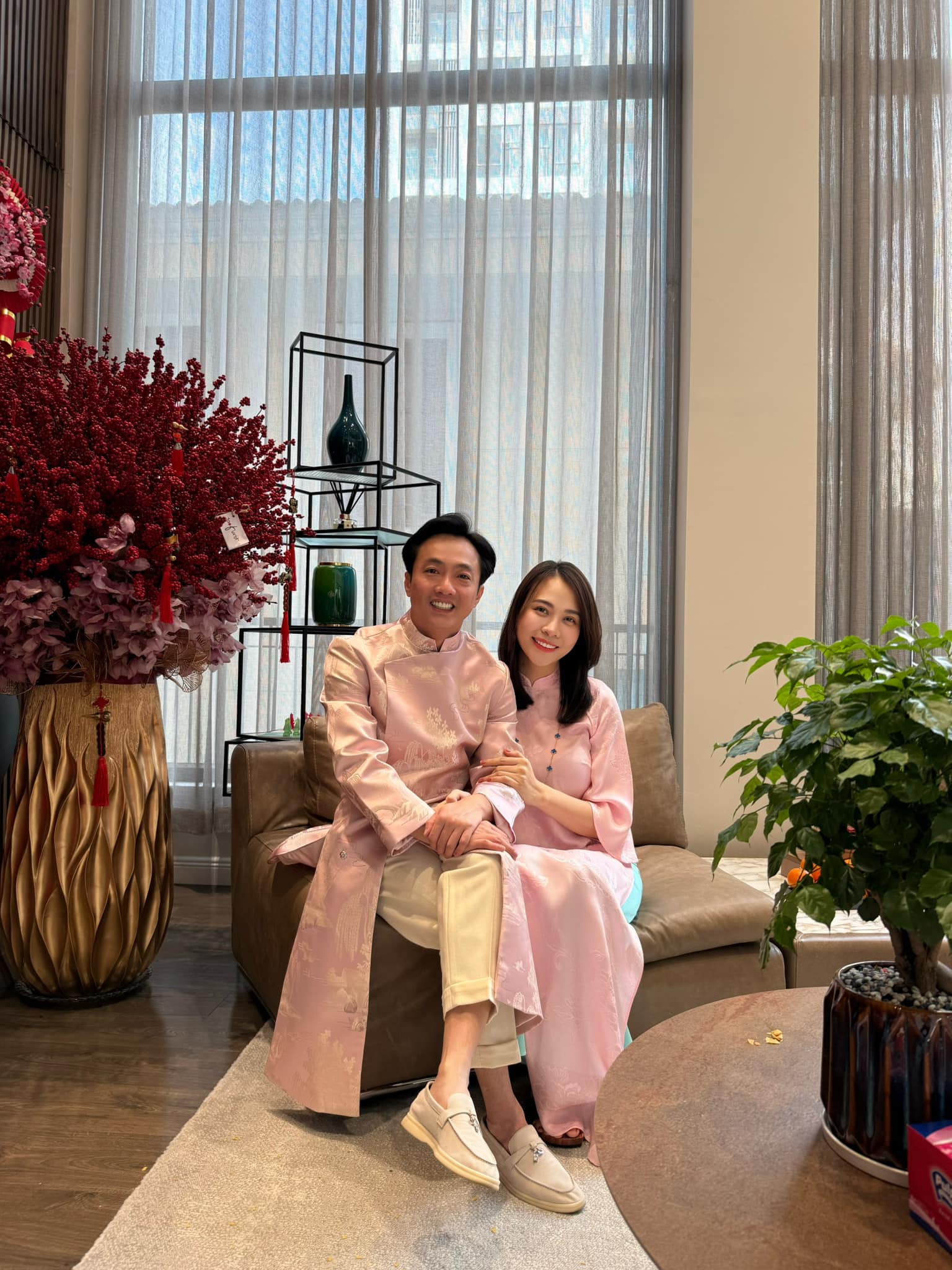Hé lộ "chiêu độc" giúp Đàm Thu Trang giữ chồng đại gia năm xưa nổi tiếng đa tình- Ảnh 5. Hé lộ "chiêu độc" giúp Đàm Thu Trang giữ chồng đại gia năm xưa nổi tiếng đa tình- Ảnh 5.