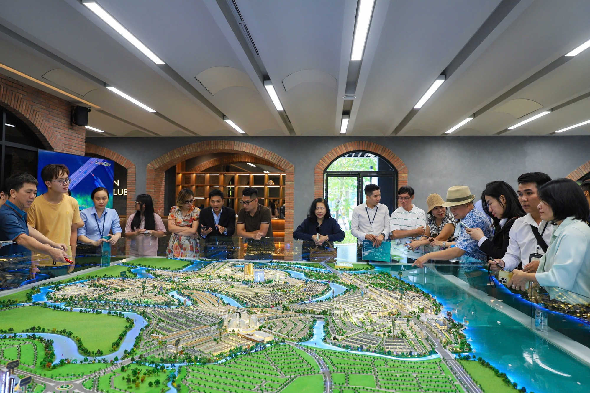 Aqua City tăng tốc phát triển sau loạt thông tin tích cực- Ảnh 2. Aqua City tăng tốc phát triển sau loạt thông tin tích cực- Ảnh 2.